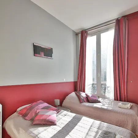 8 People Champs Elysees Apartman *