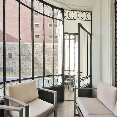 8 People Champs Elysees Apartman Párizs