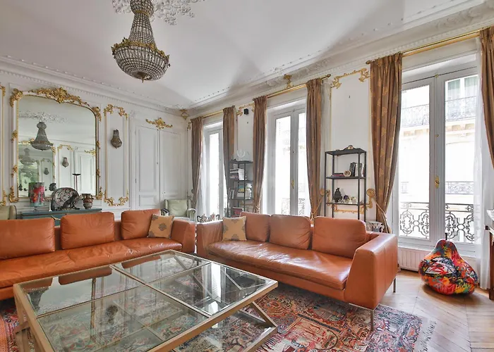 8 People Champs Elysees Apartment Paris