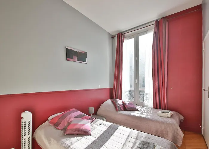 8 People Champs élysées Apartamento *